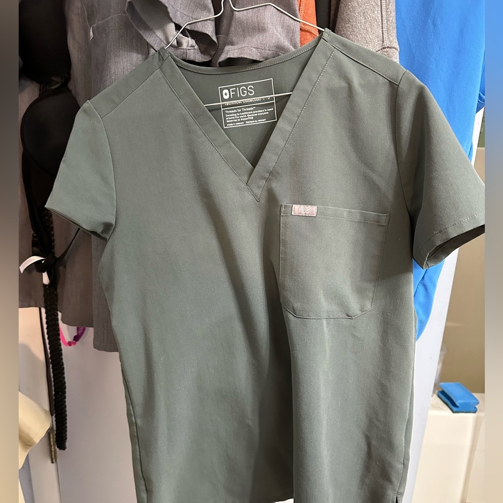 Figs scrub top.